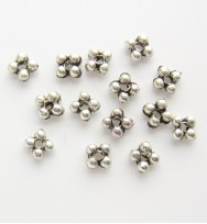 Tiny Daisy Spacers 3mm